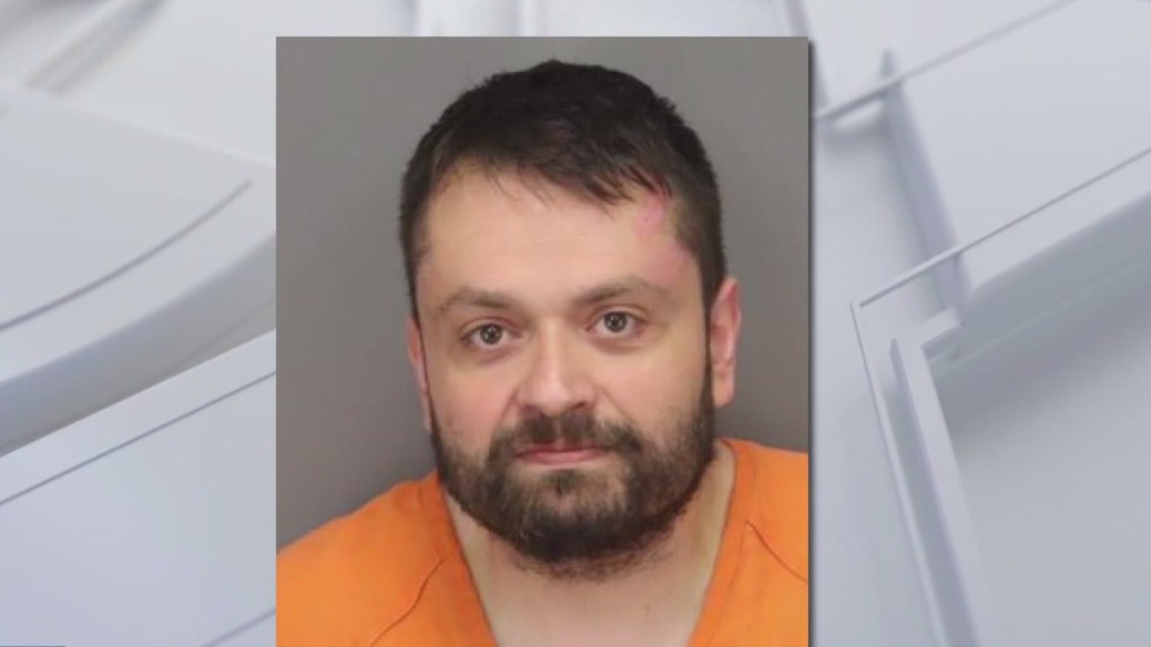 2 dead after crash in Largo, driver charged